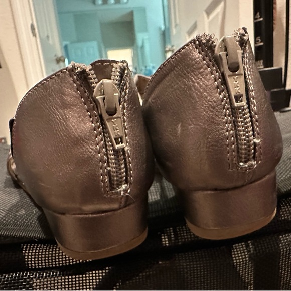 Bronze colored sandals - Picture 8 of 9